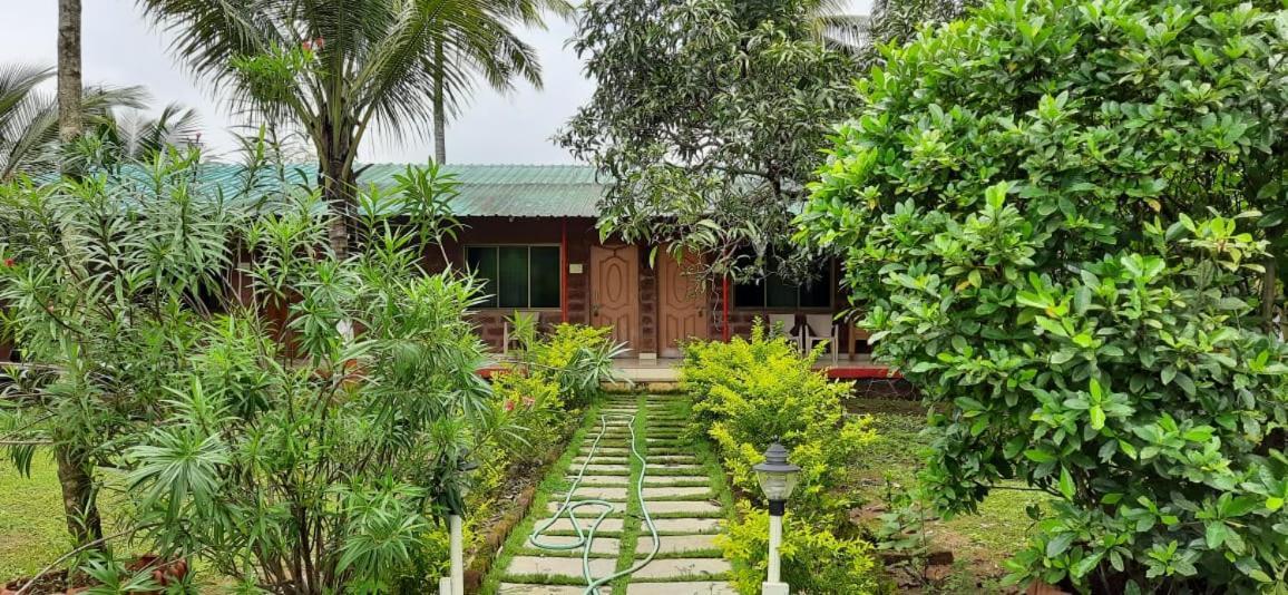 Prajakta Rest House Alībāg Exterior photo