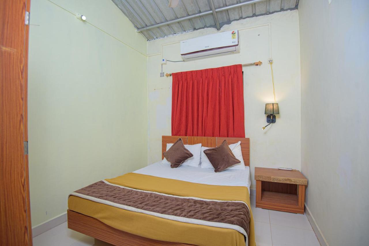 Prajakta Rest House Alībāg Exterior photo