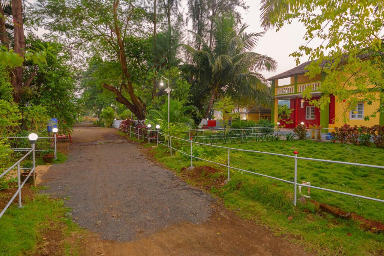 Prajakta Rest House Alībāg Exterior photo