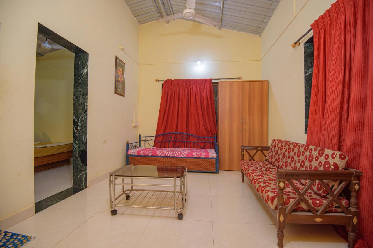 Prajakta Rest House Alībāg Exterior photo