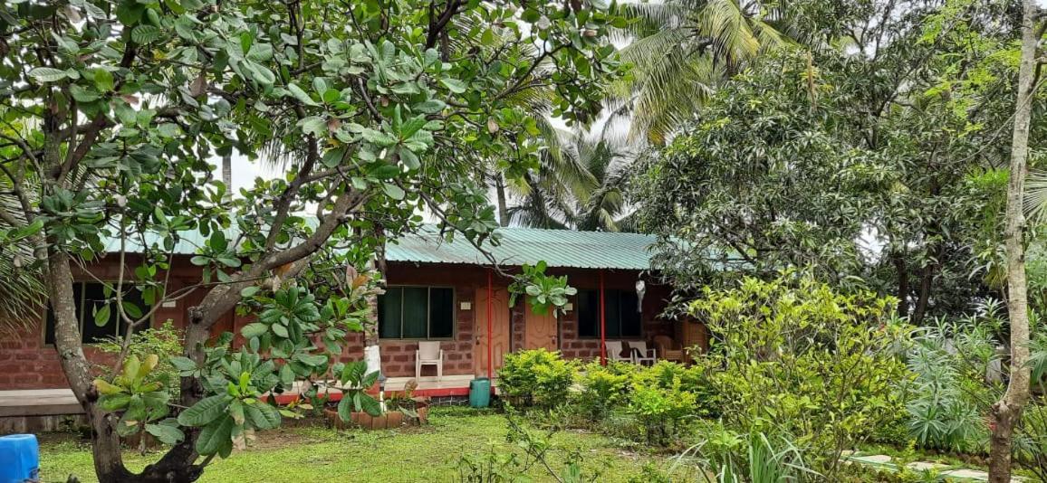 Prajakta Rest House Alībāg Exterior photo