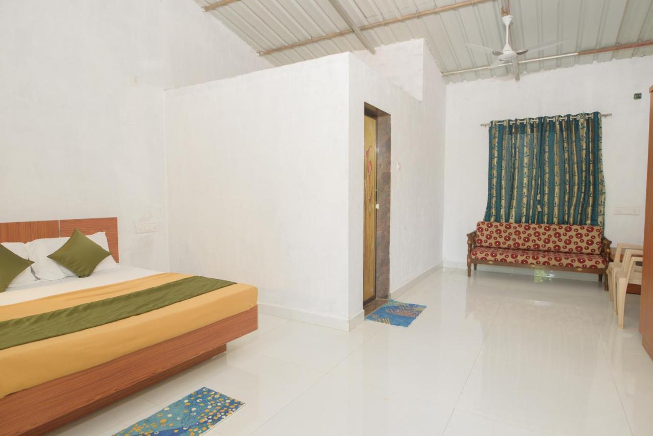 Prajakta Rest House Alībāg Exterior photo