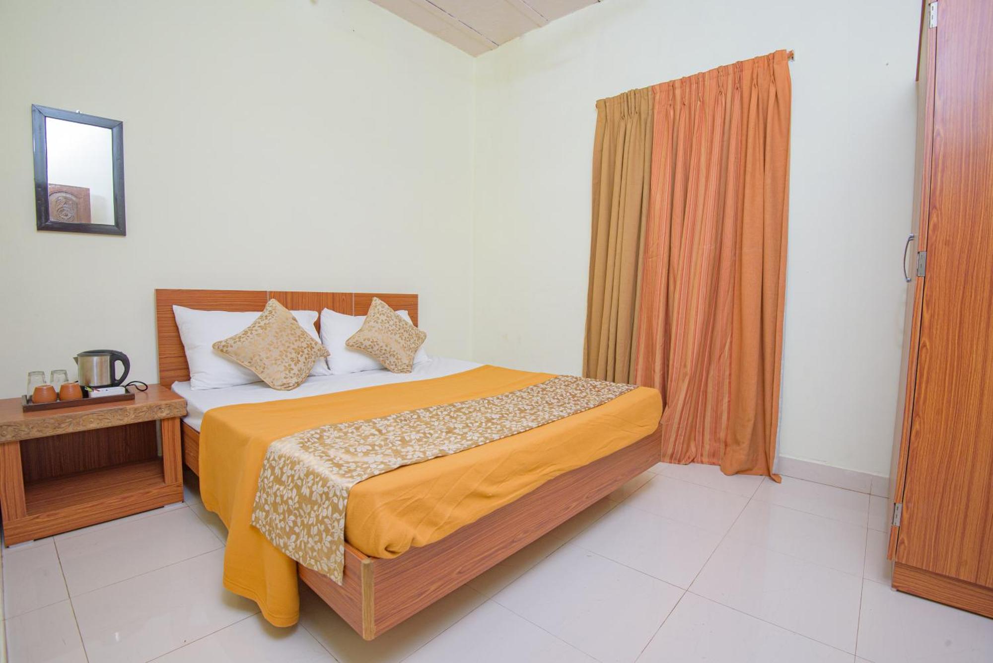 Prajakta Rest House Alībāg Room photo